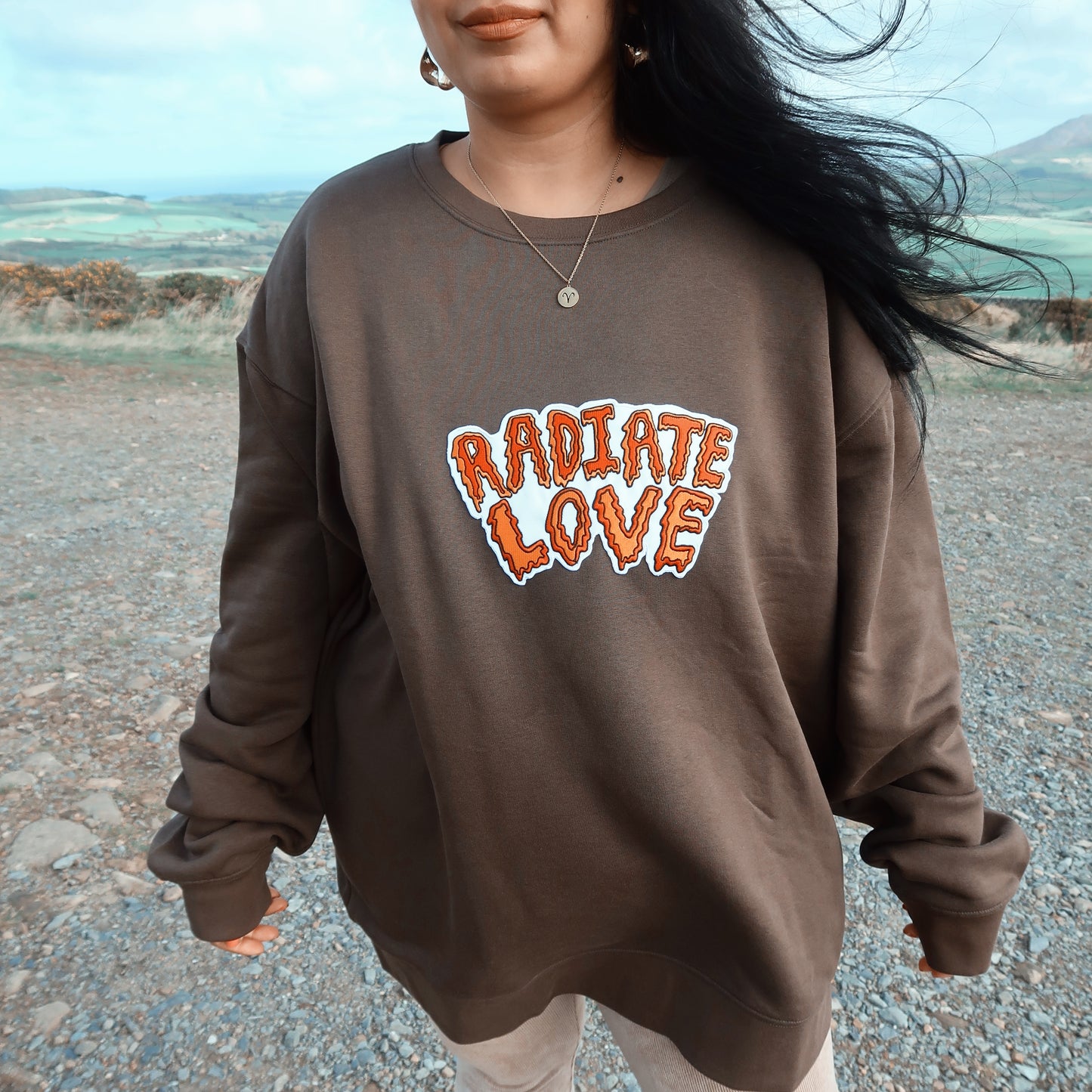 radiate love embroidered sweatshirt - dark olive green