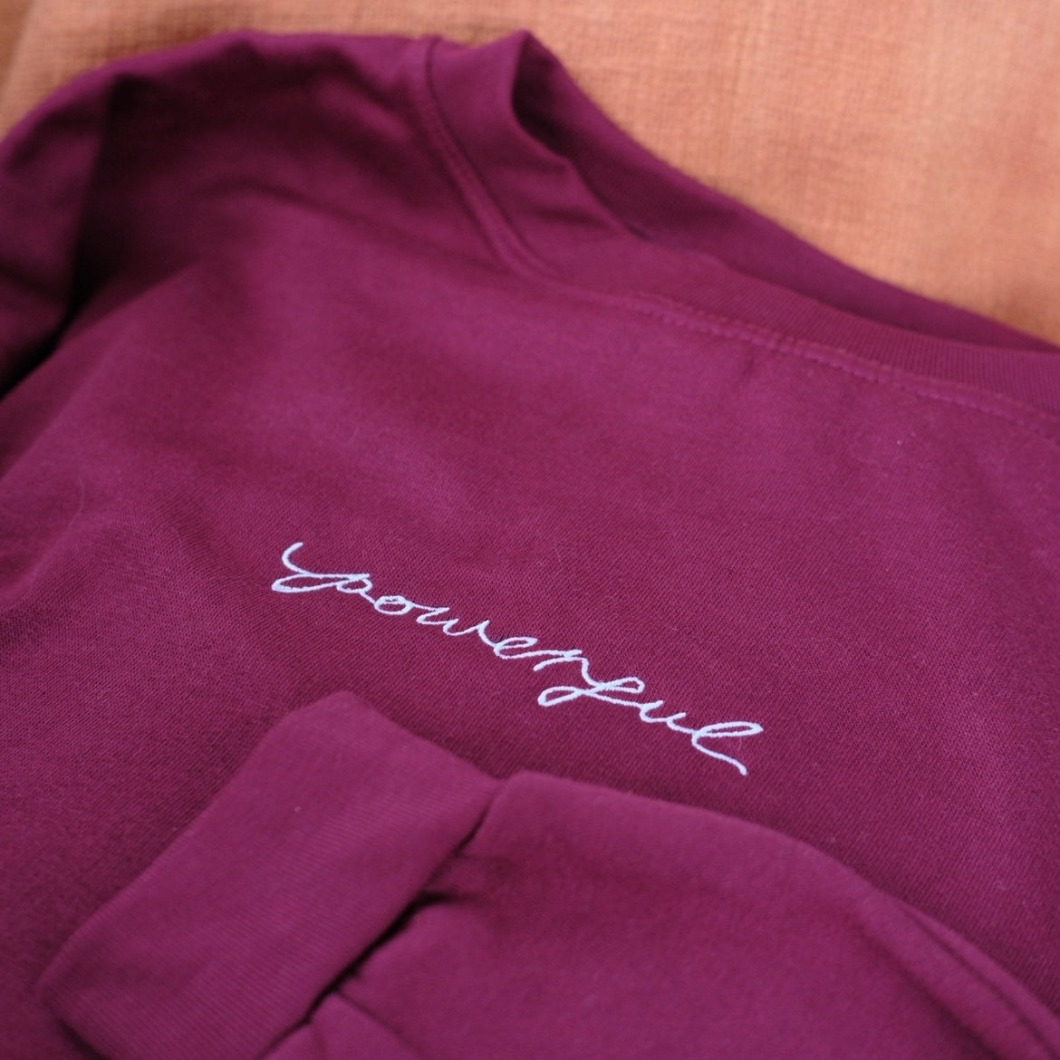 powerful embroidered sweatshirt | 4 colours
