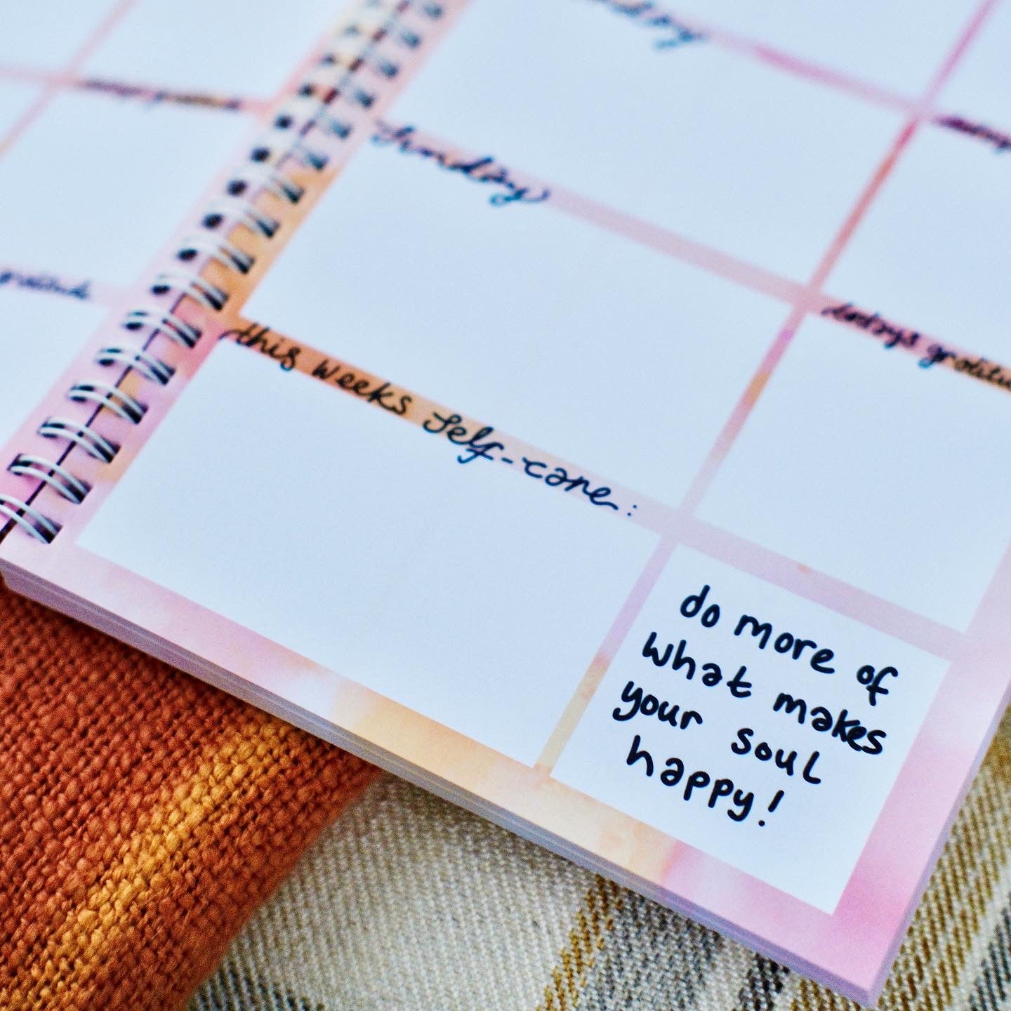 the keep it bright diary | dateless weekly planner